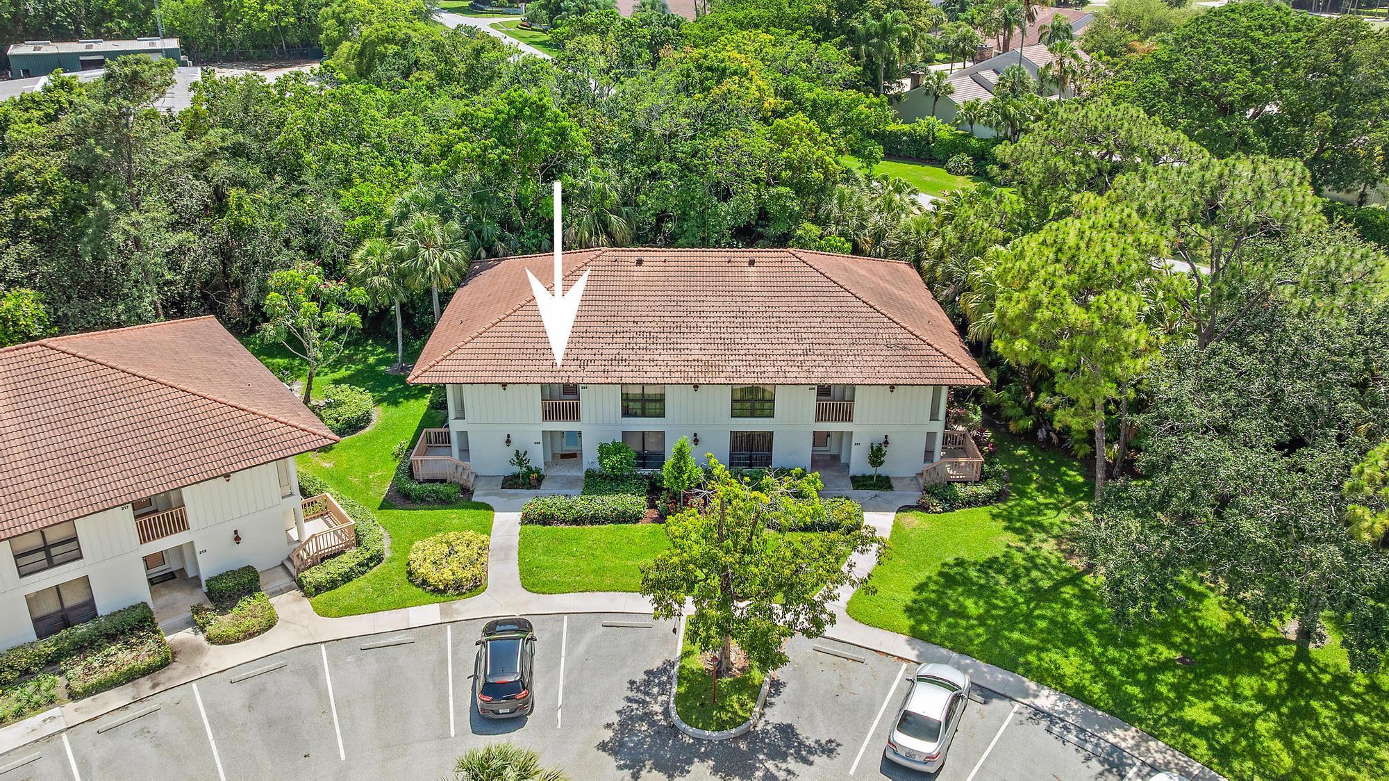 Photo 21 of home located at 227 Brackenwood Terrace, Palm Beach Gardens FL
