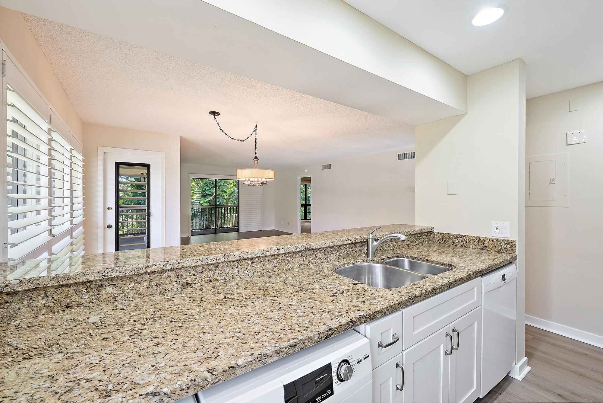 Photo 6 of home located at 227 Brackenwood Terrace, Palm Beach Gardens FL