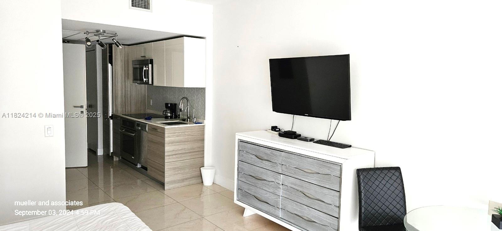 1300 Brickell Bay Dr #2112, Miami FL 33131