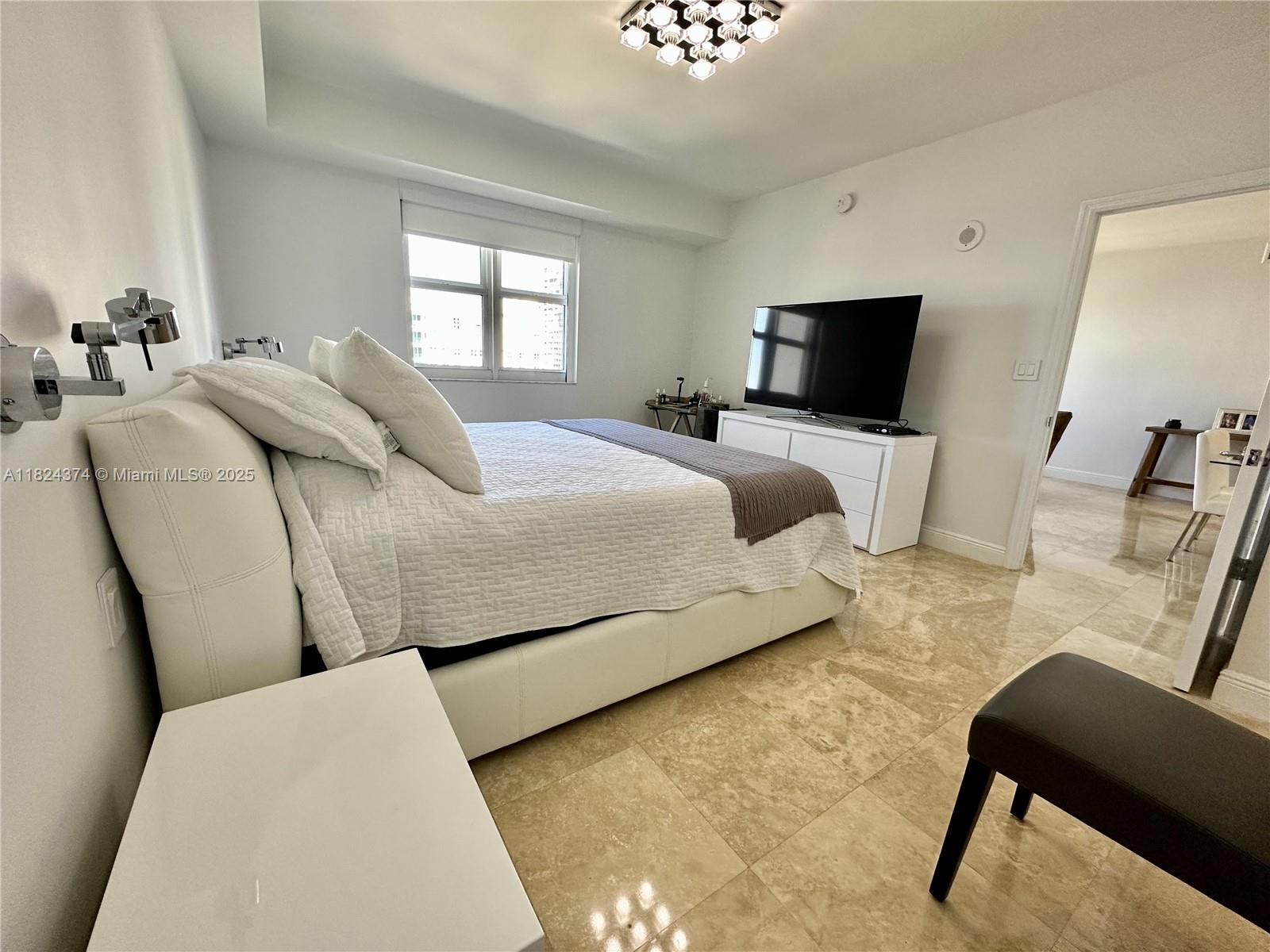 19900 E Country Club Dr #1218, Aventura FL 33180