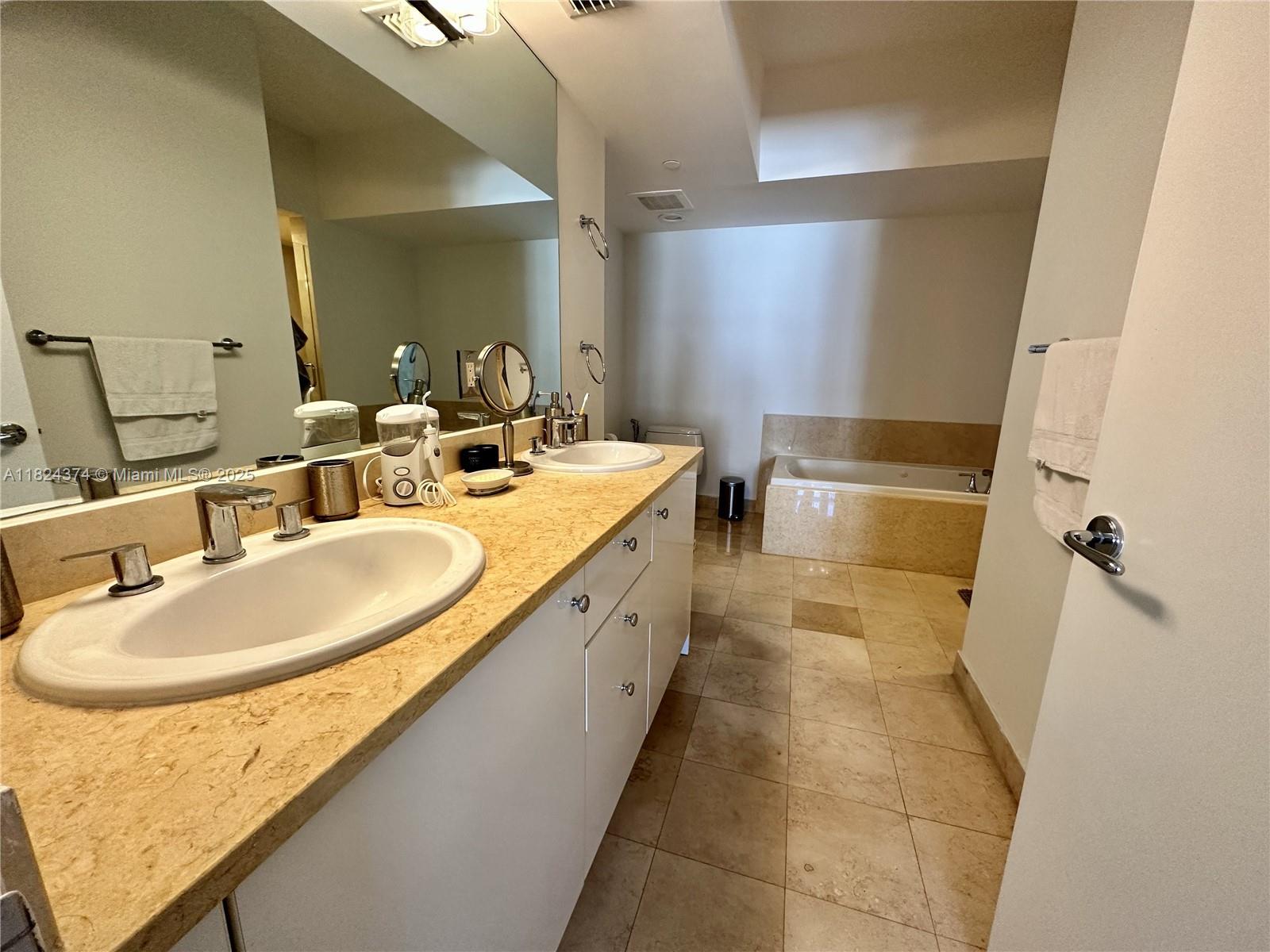 19900 E Country Club Dr #1218, Aventura FL 33180