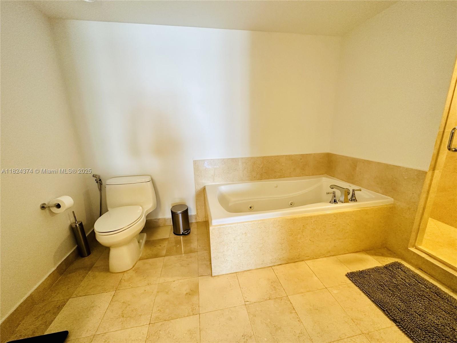 19900 E Country Club Dr #1218, Aventura FL 33180