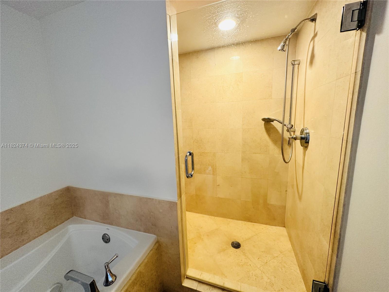 19900 E Country Club Dr #1218, Aventura FL 33180