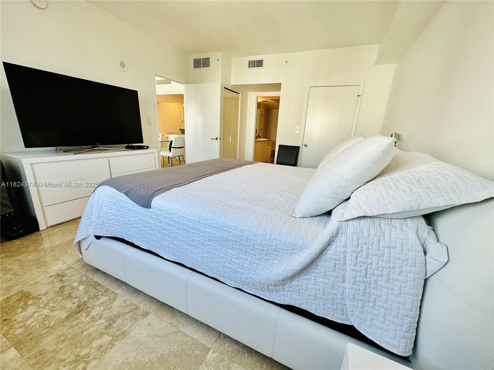 19900 E Country Club Dr #1218, Aventura FL 33180