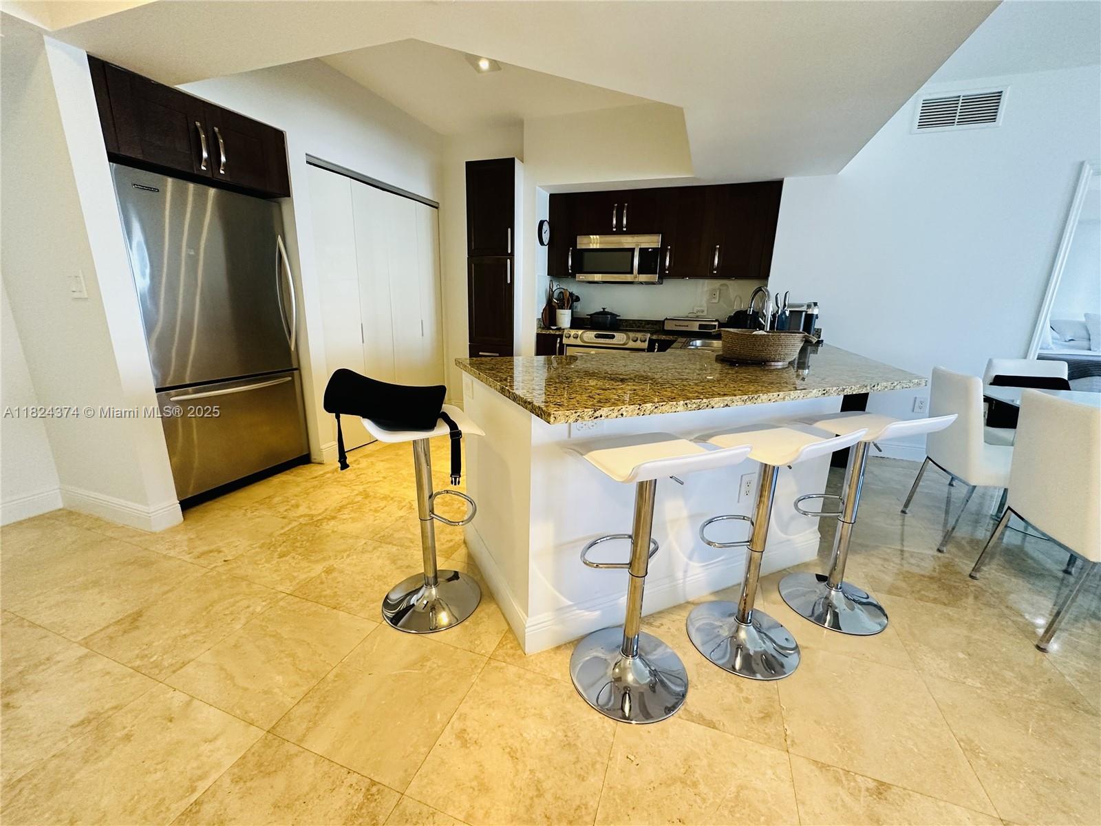 19900 E Country Club Dr #1218, Aventura FL 33180