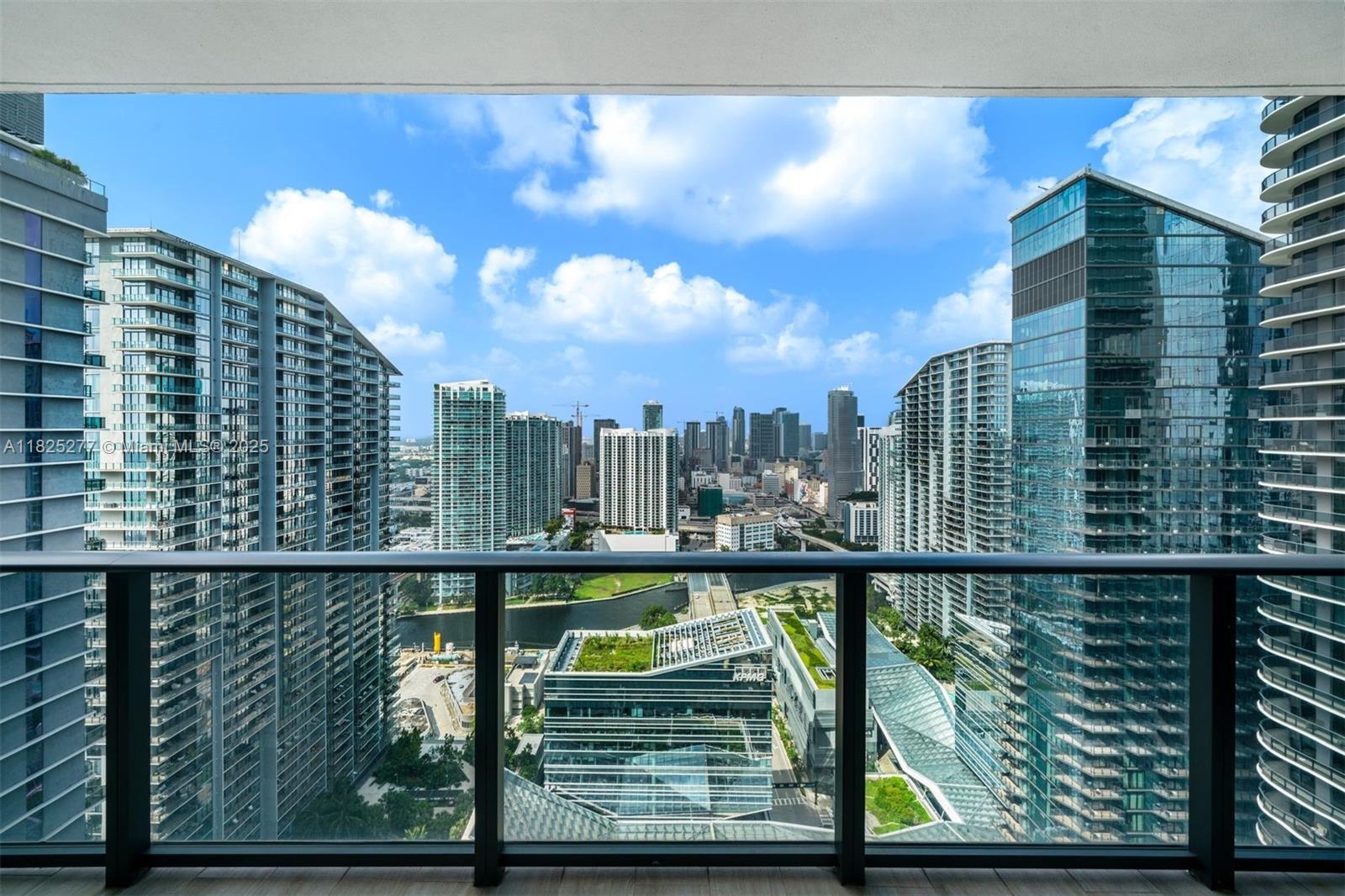 45 SW 9th St #4009, Miami FL 33130