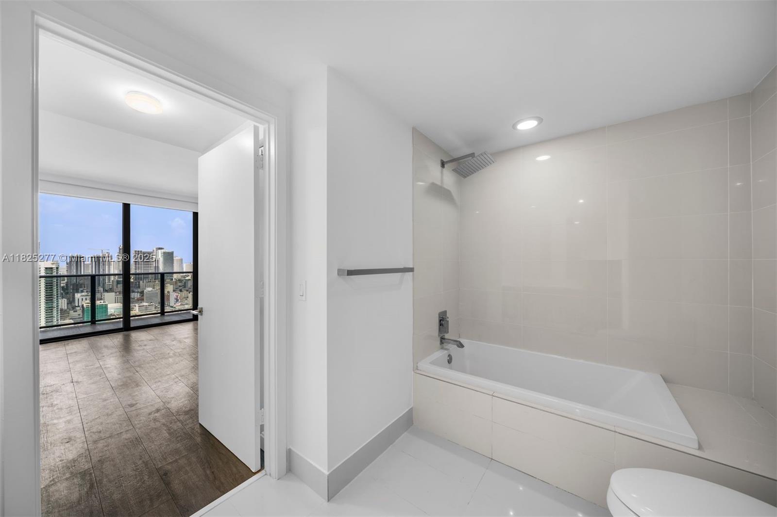 45 SW 9th St #4009, Miami FL 33130