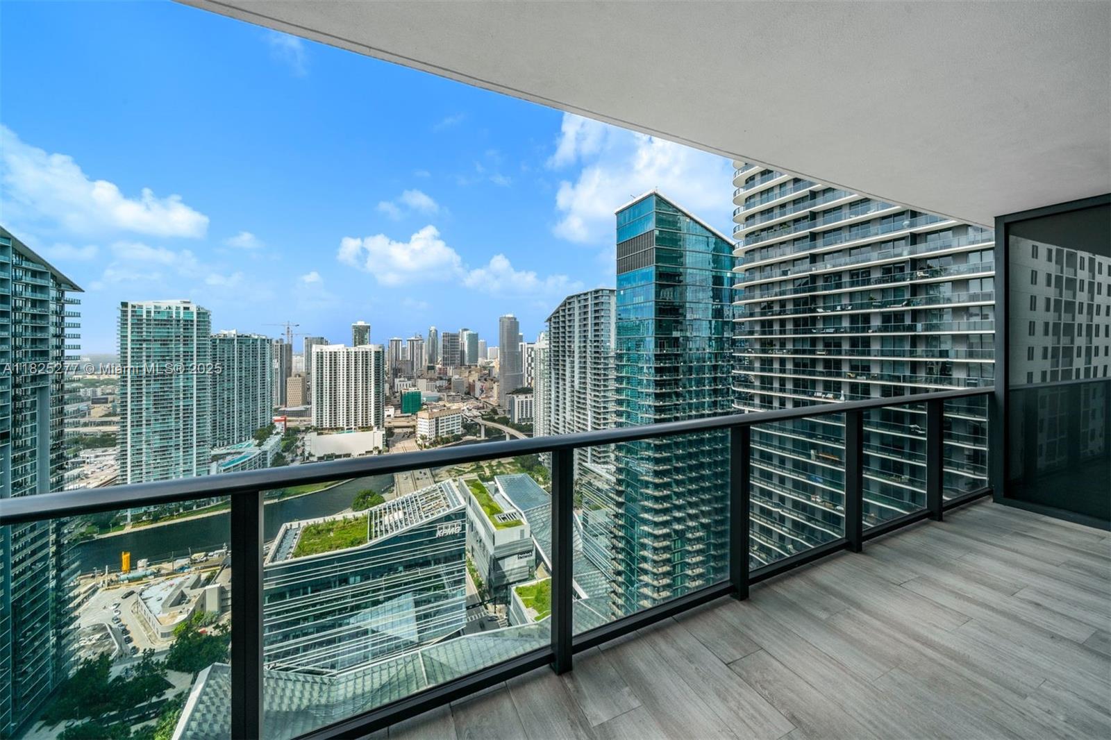 45 SW 9th St #4009, Miami FL 33130