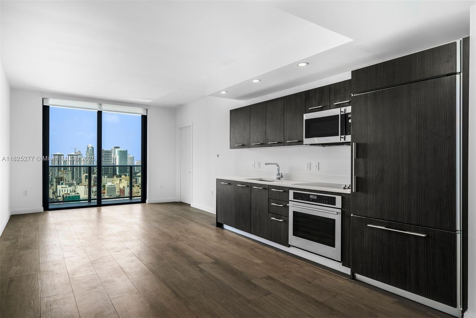 45 SW 9th St #4009, Miami FL 33130