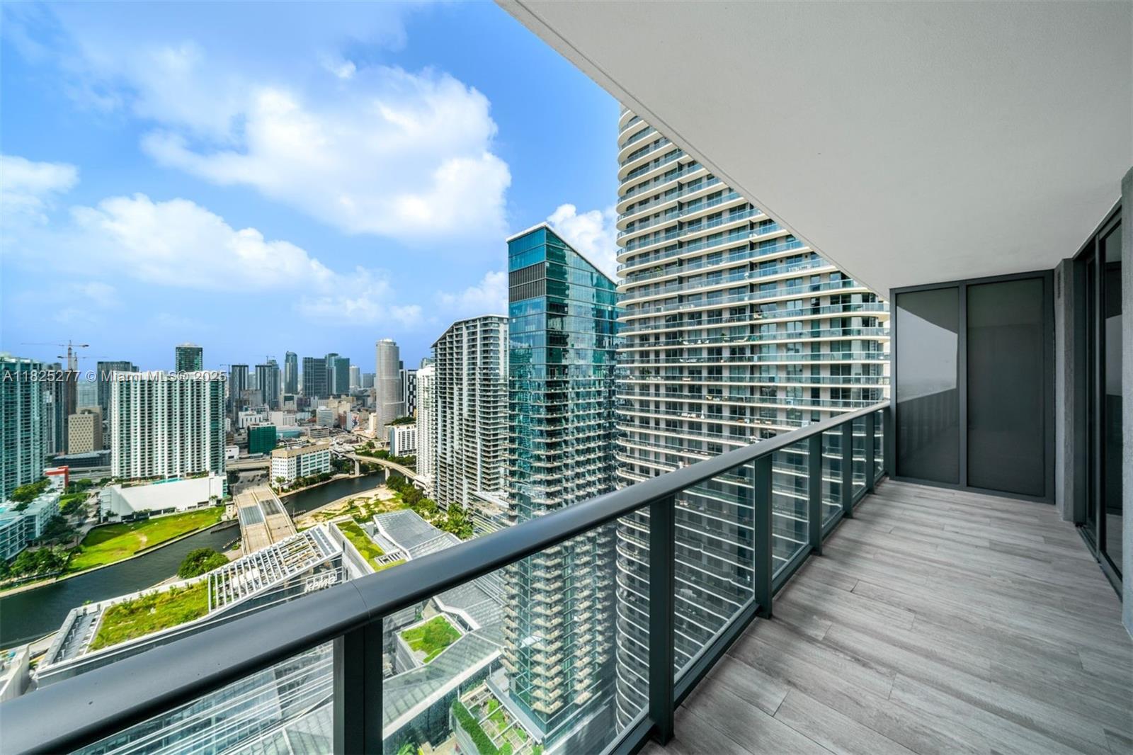 45 SW 9th St #4009, Miami FL 33130