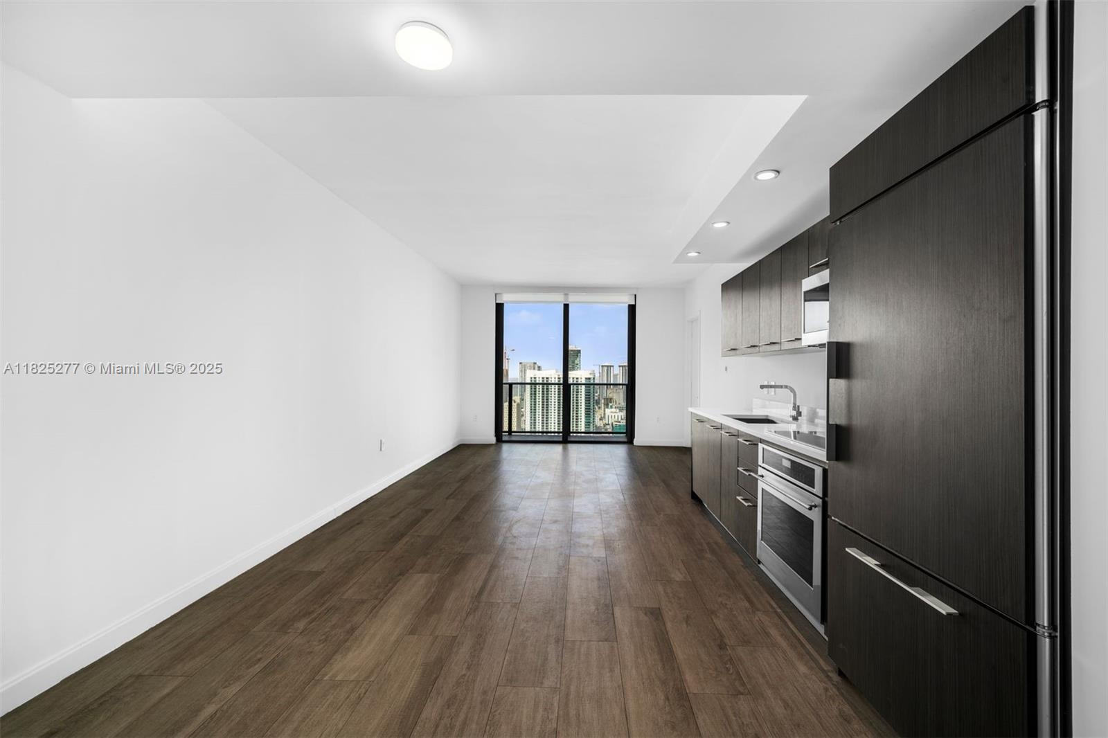 45 SW 9th St #4009, Miami FL 33130