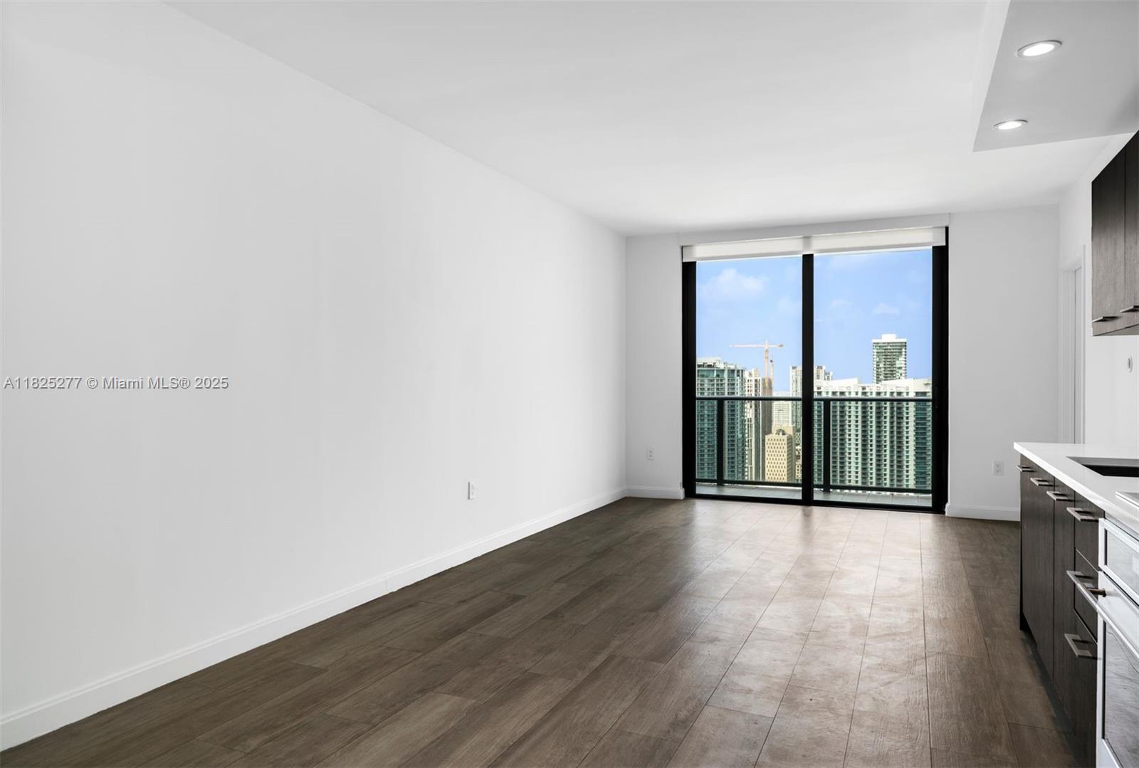45 SW 9th St #4009, Miami FL 33130