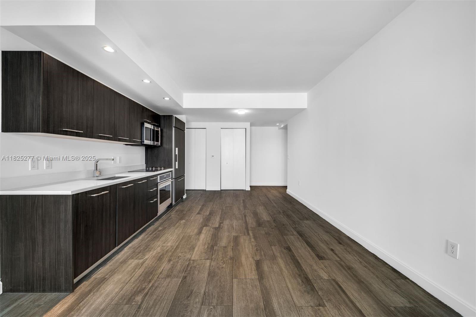 45 SW 9th St #4009, Miami FL 33130