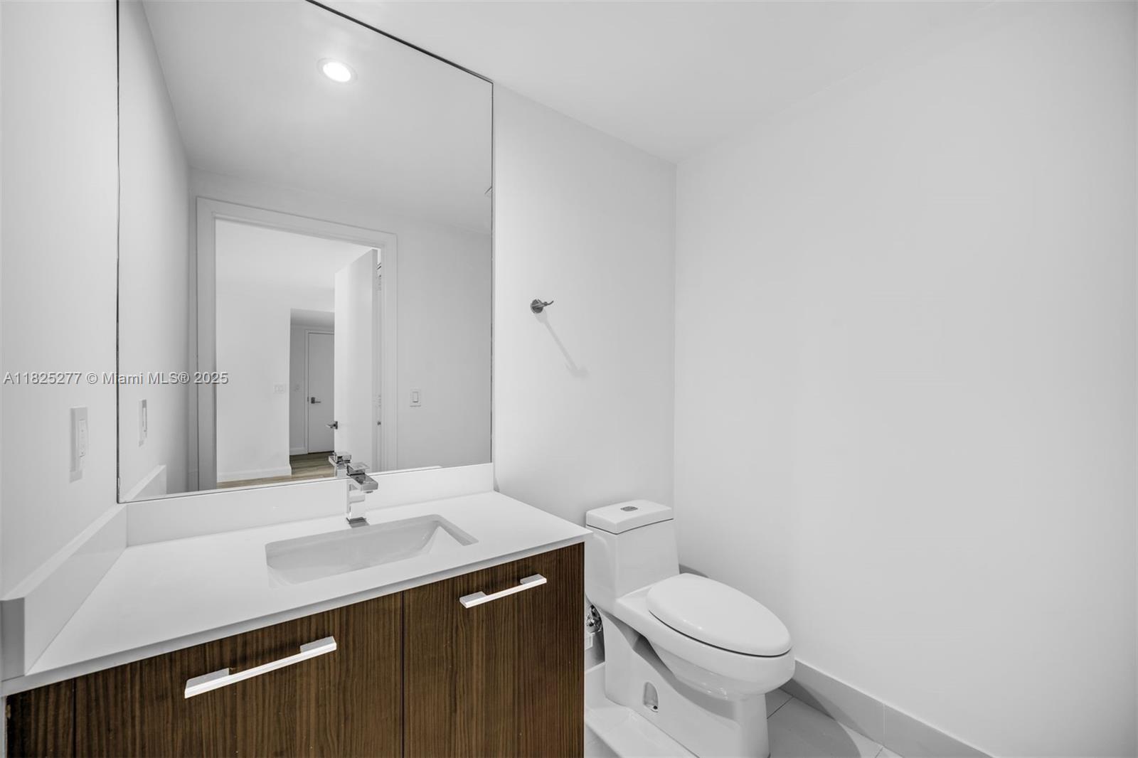 45 SW 9th St #4009, Miami FL 33130