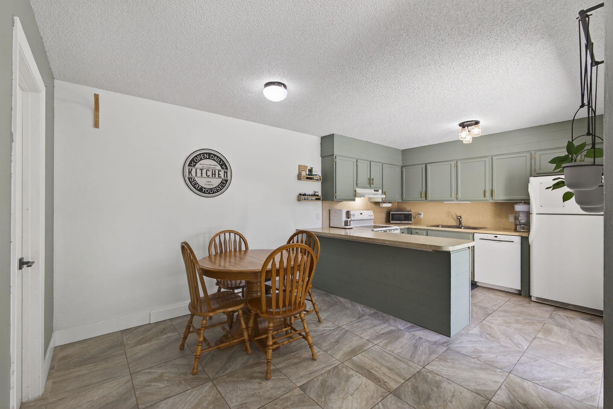 Photo 11 of home located at 5680 SE Windsong Lane 345, Stuart FL