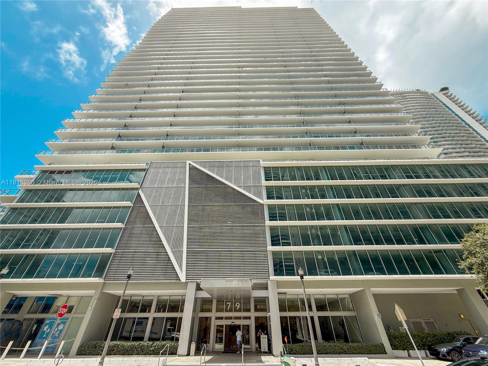 The Axis On Brickell Cond