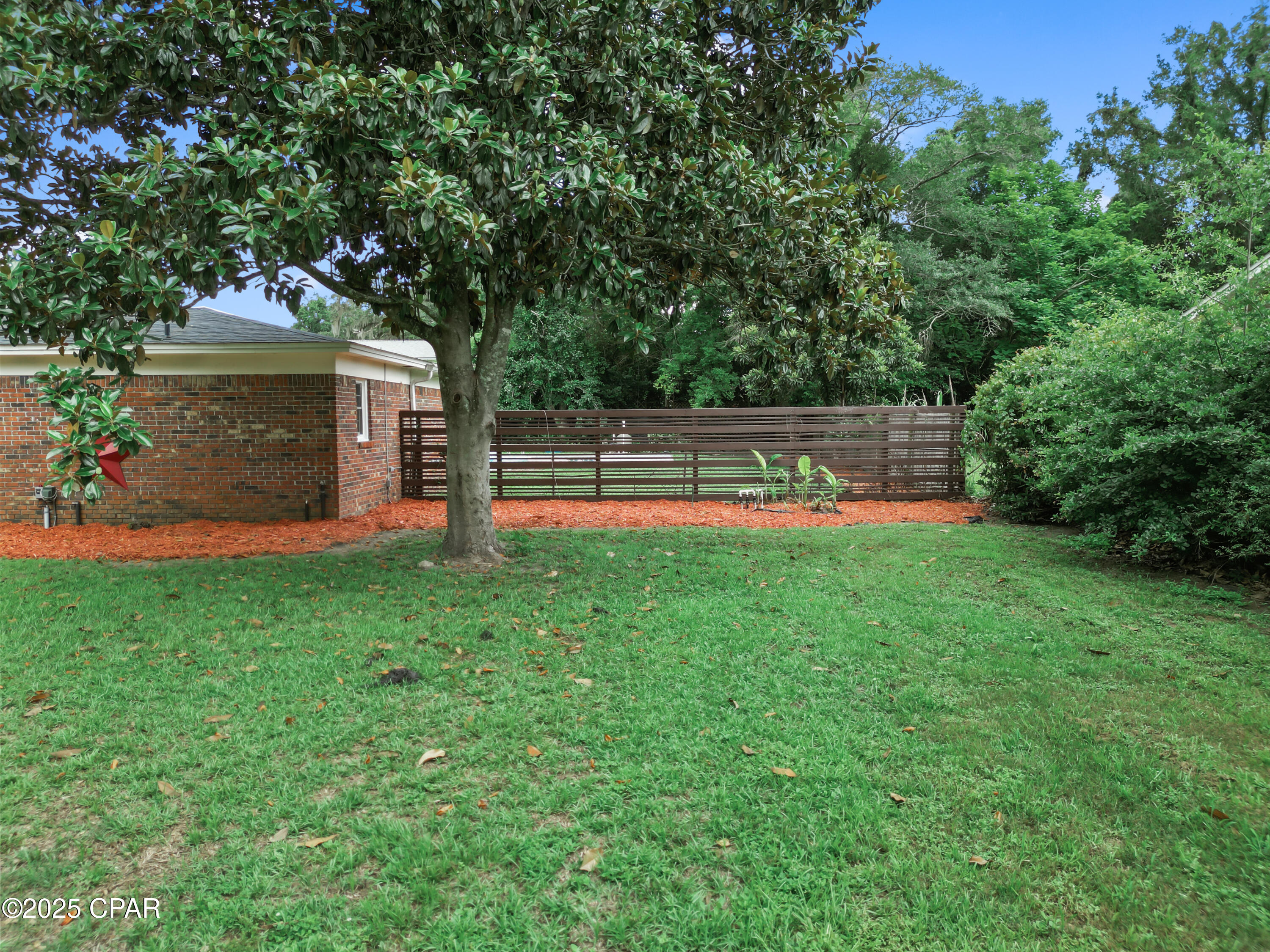 Image 7 For 2025 Shady Oaks Drive