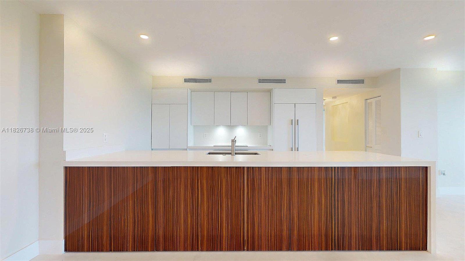 177 Ocean Lane Dr #906, Key Biscayne FL 33149