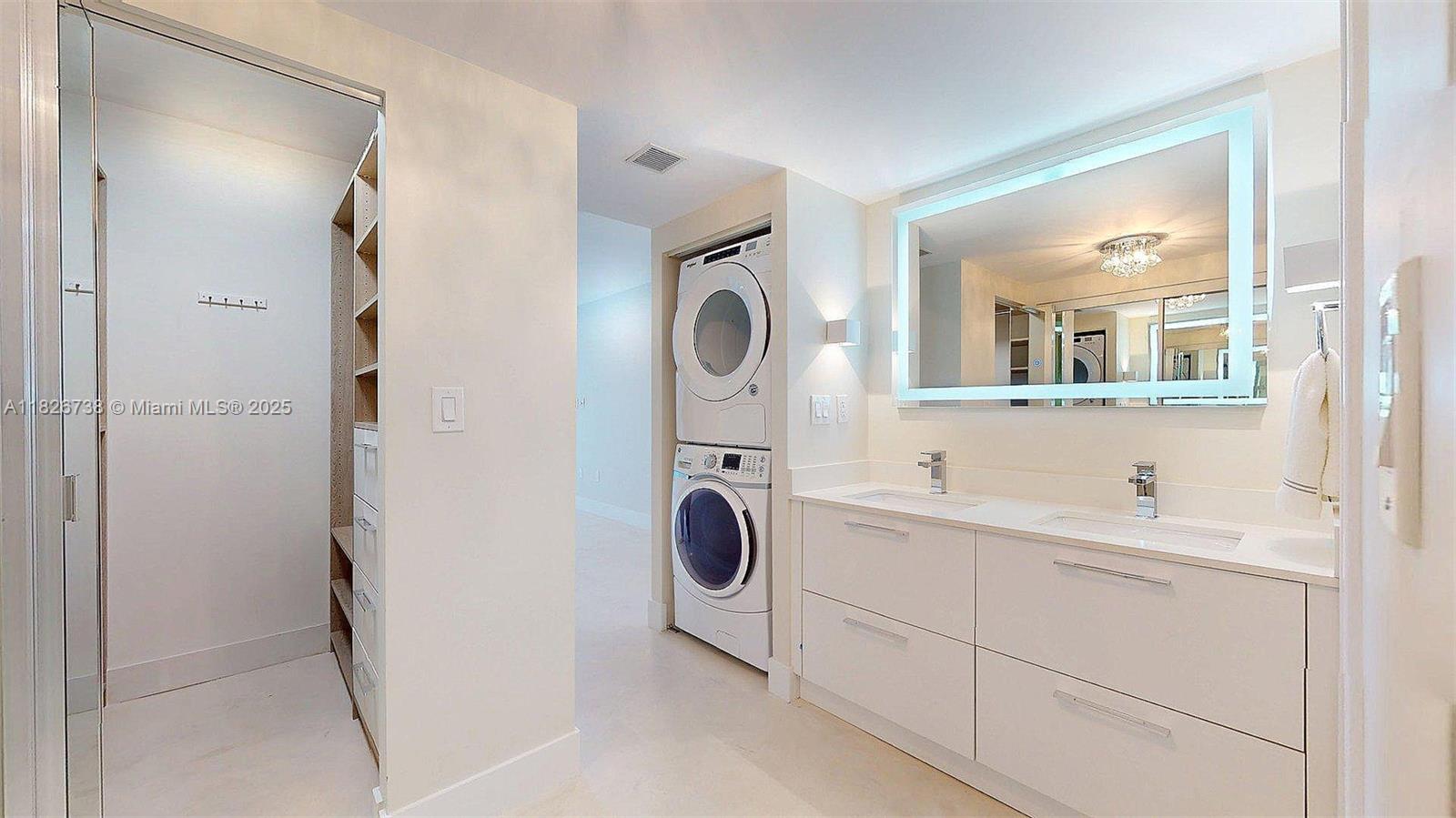 177 Ocean Lane Dr #906, Key Biscayne FL 33149