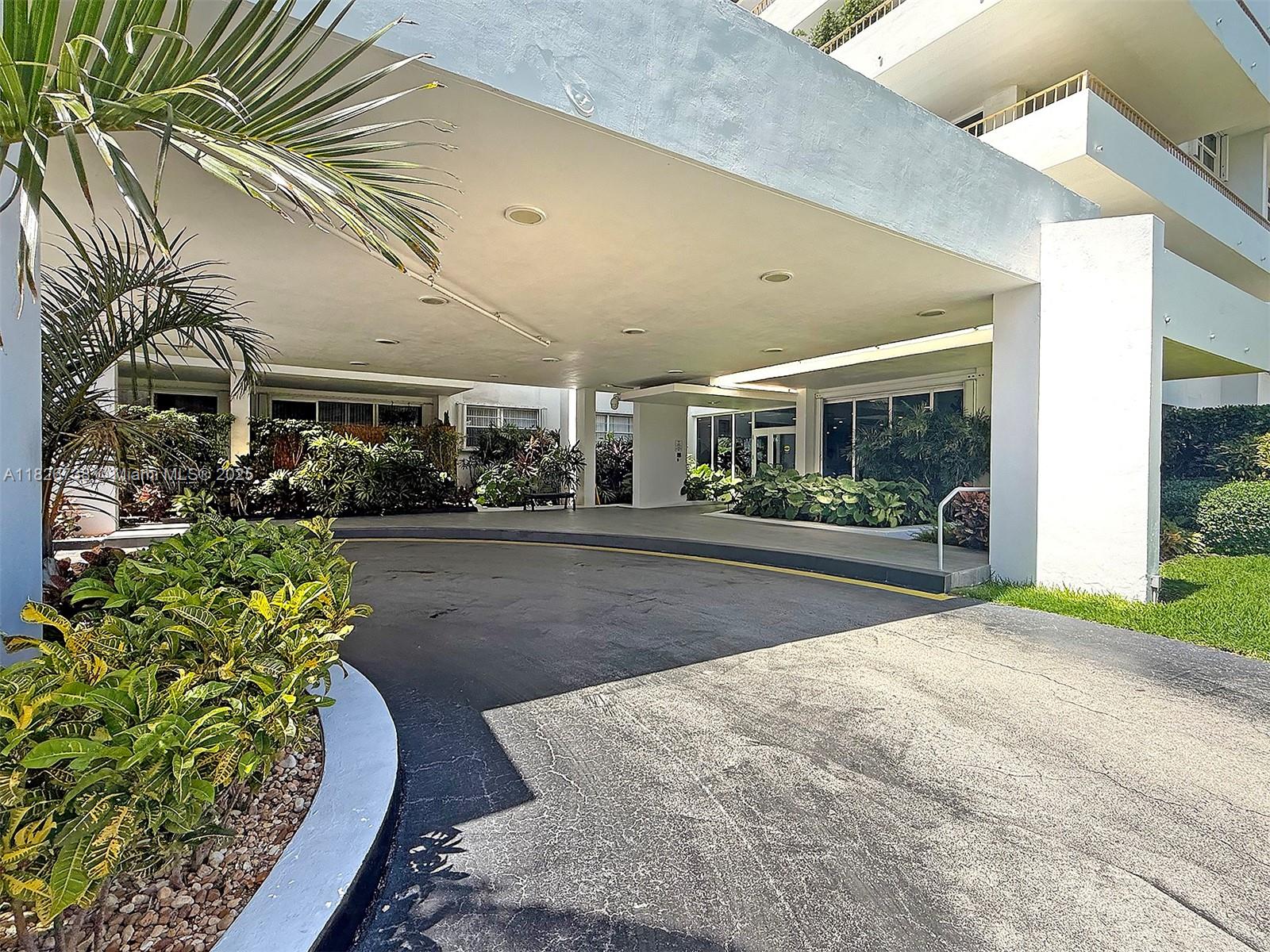 177 Ocean Lane Dr #906, Key Biscayne FL 33149