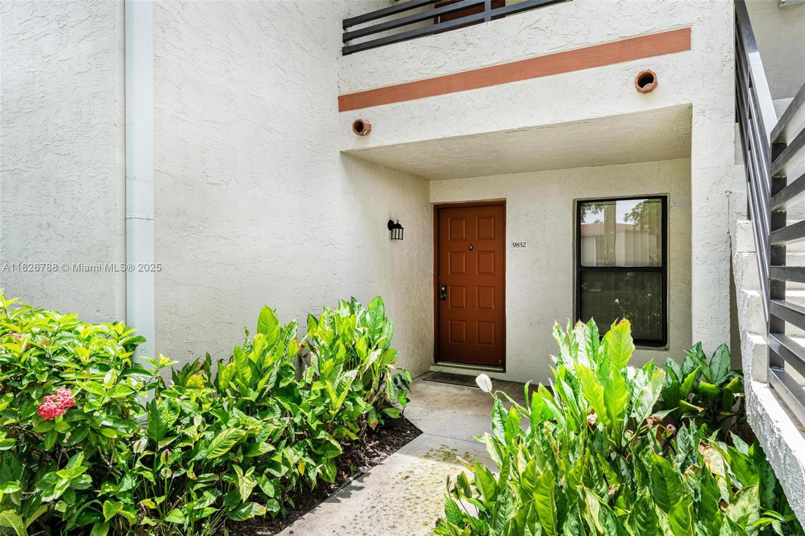 Quatraine At Jacaranda Ga