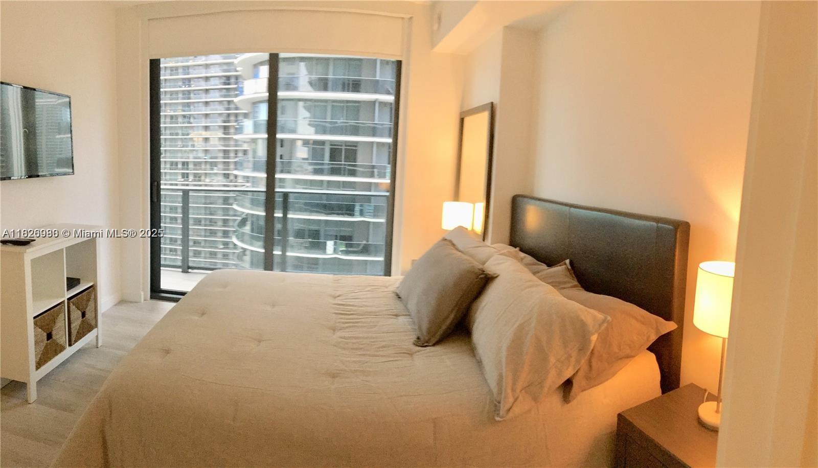 55 SW 9th St #2901, Miami FL 33130