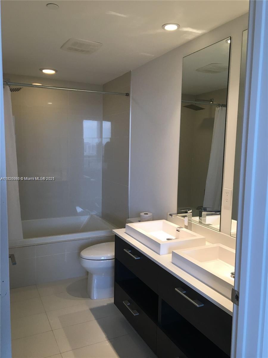 55 SW 9th St #2901, Miami FL 33130