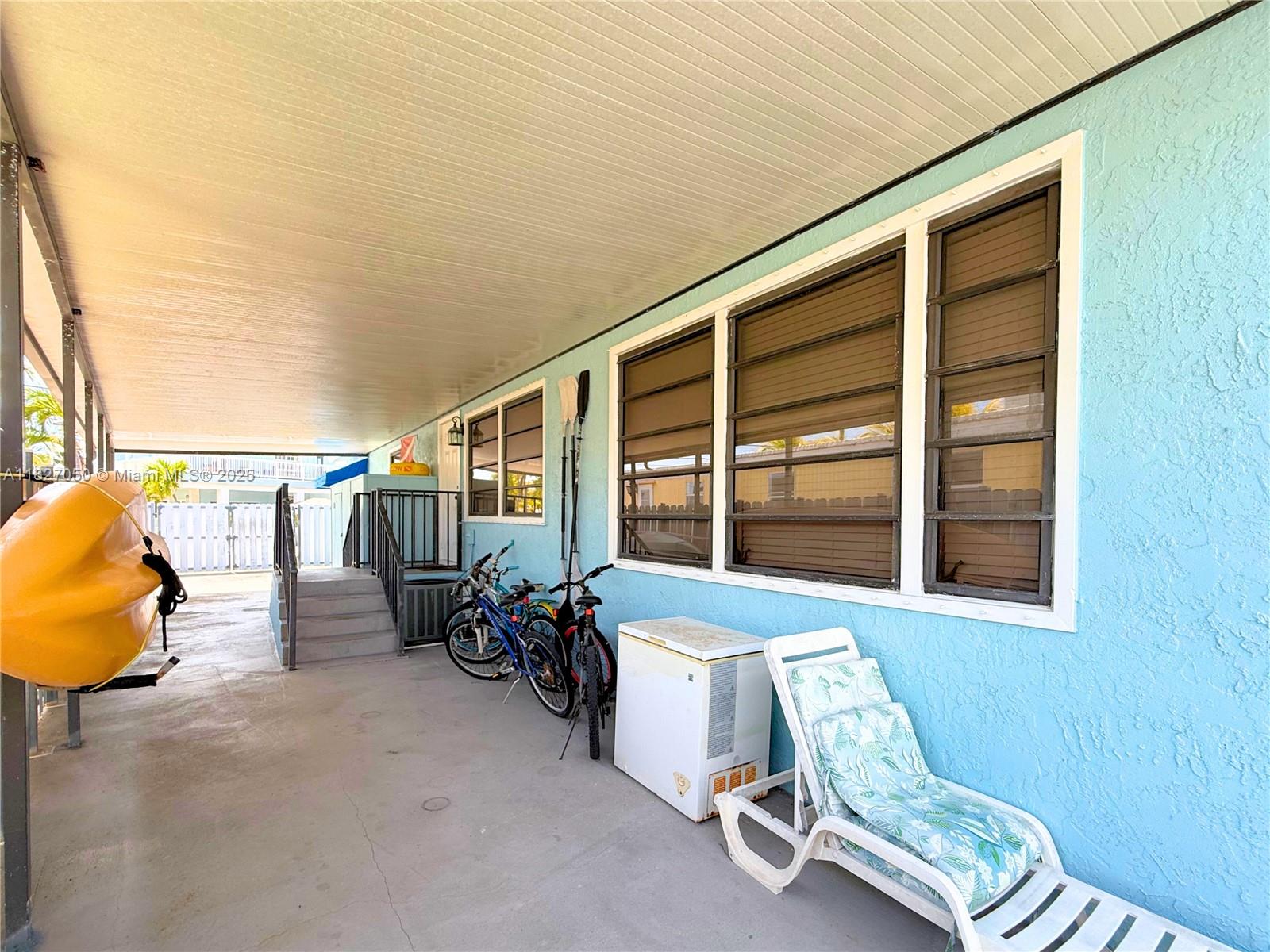 211 Banyan Ln