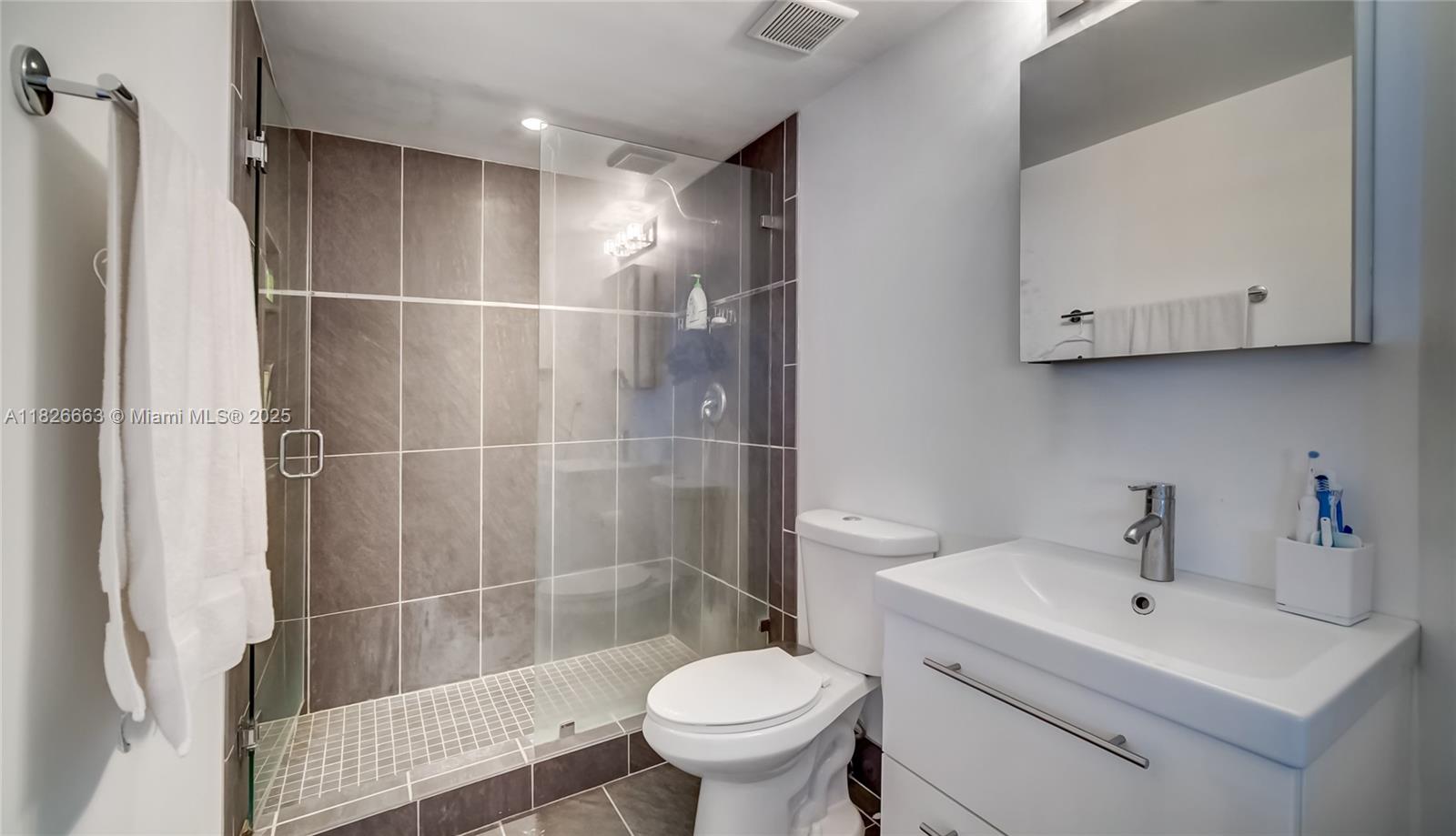 690 SW 1st Ct #2704, Miami FL 33130