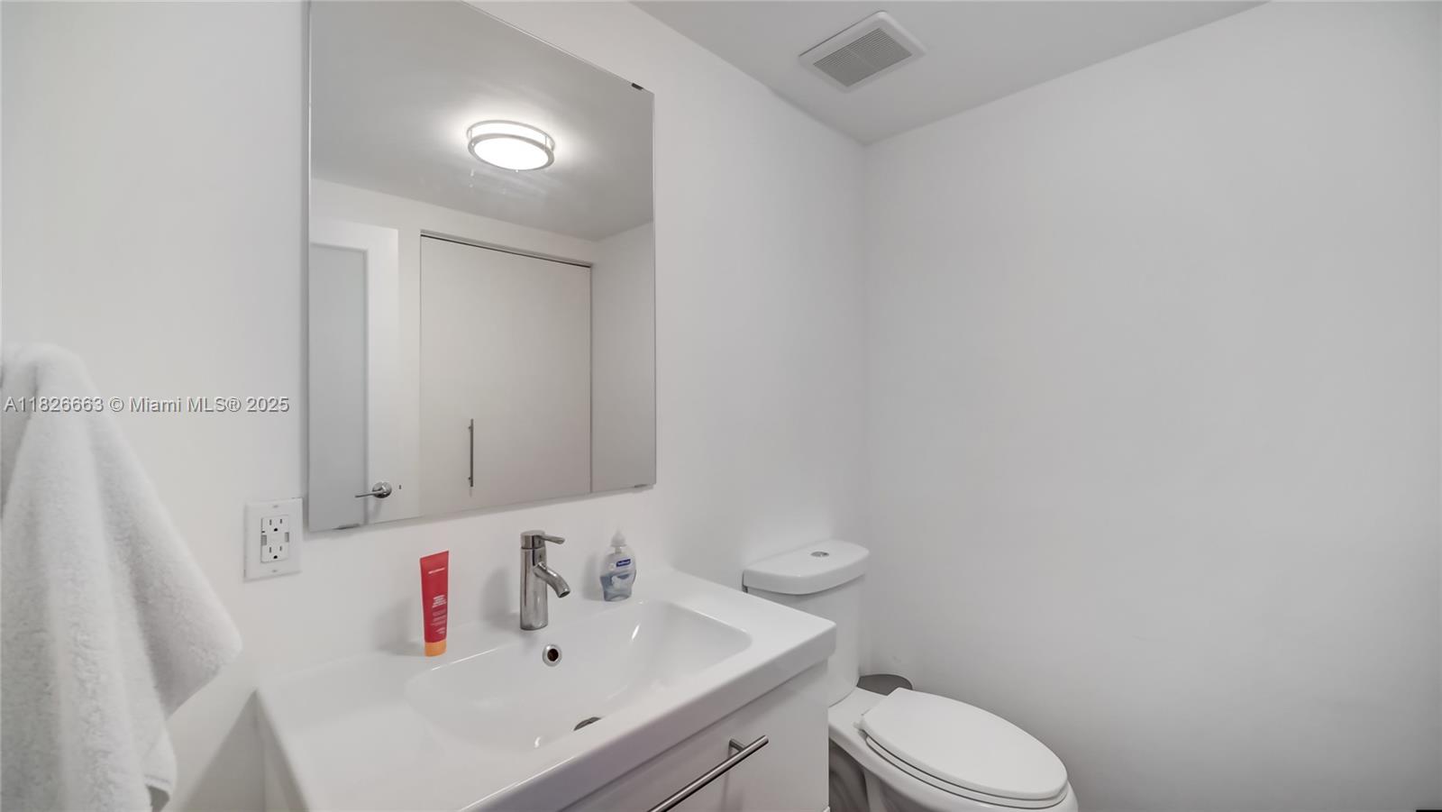 690 SW 1st Ct #2704, Miami FL 33130