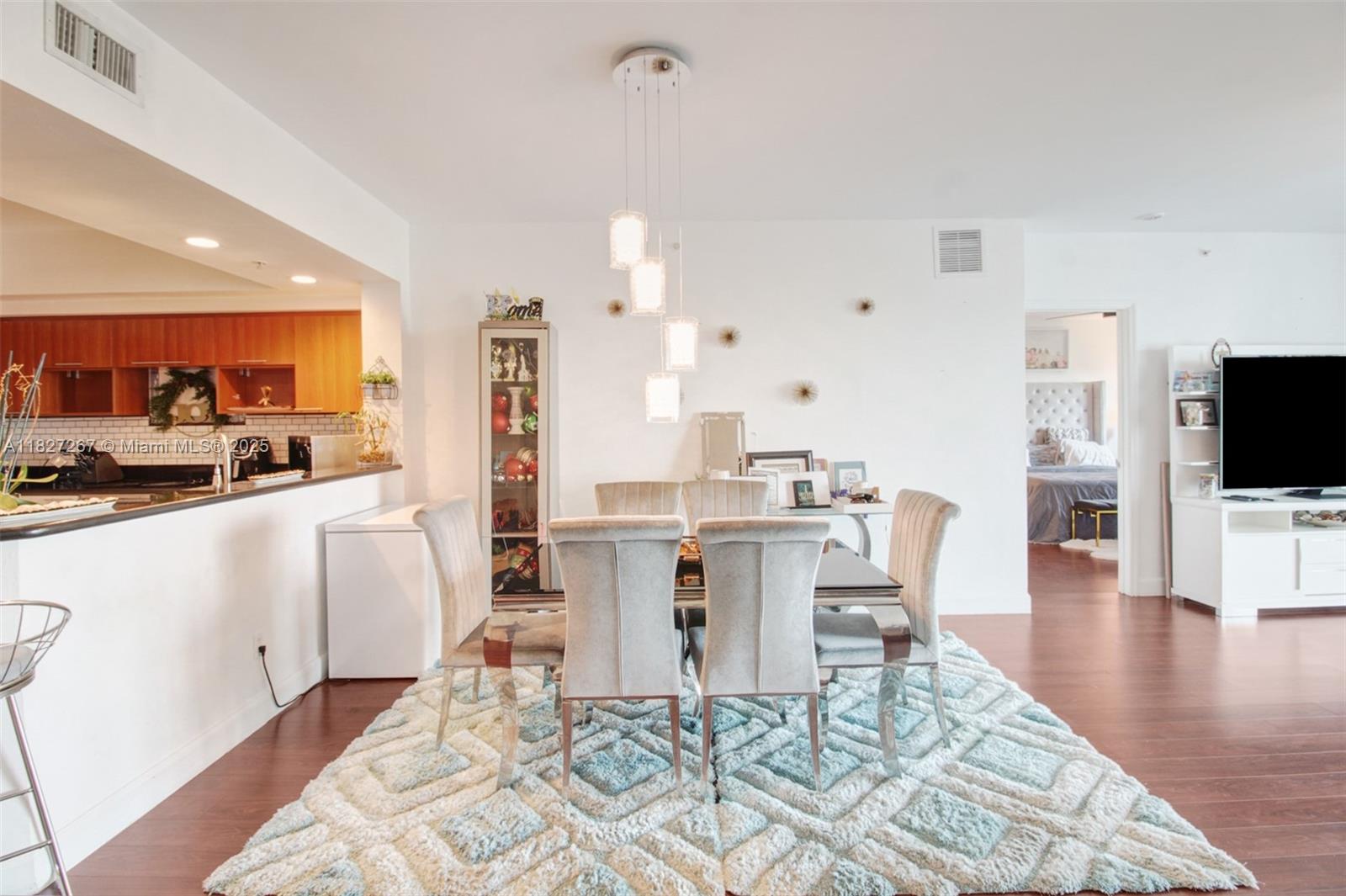 14951 Royal Oaks Ln #908, North Miami, Florida image 10