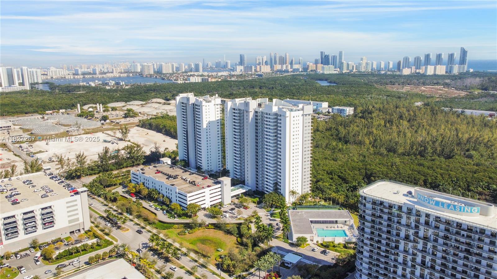 14951 Royal Oaks Ln #908, North Miami, Florida image 2
