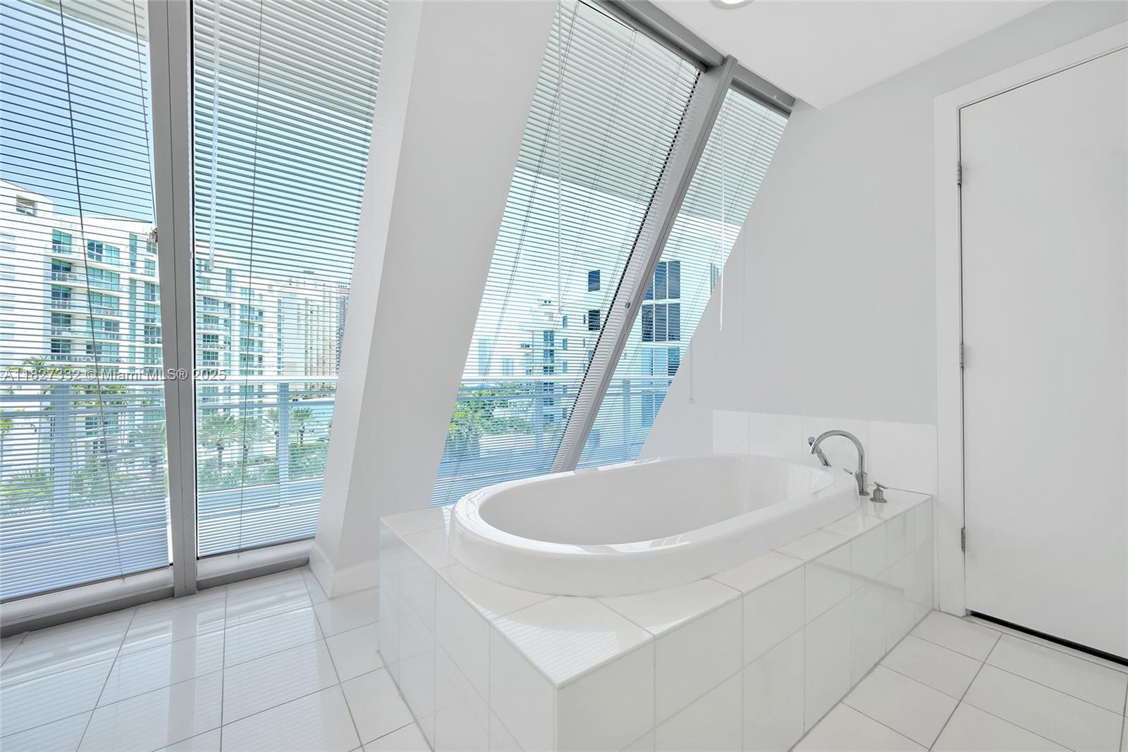 2950 NE 188th St #449, Aventura FL 33180