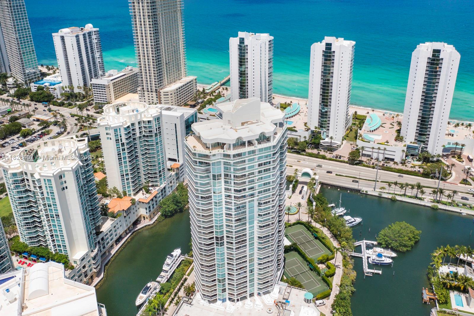 Apartamento à Venda em Sunny Isles Beach, FL