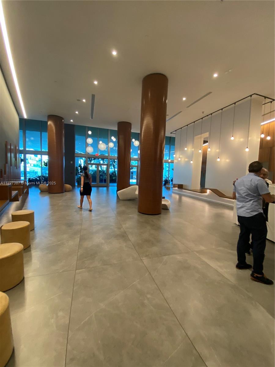 350 S Miami Ave #2707, Miami FL 33130