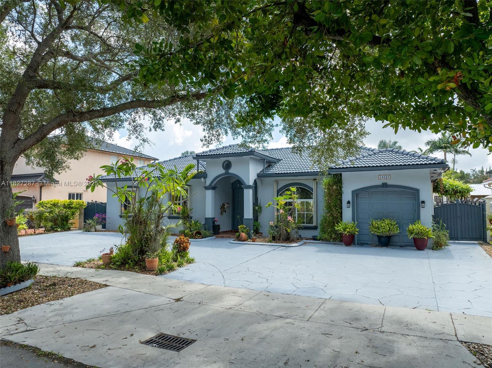 16523 NW 77th Path, Miami Lakes, Florida image 1