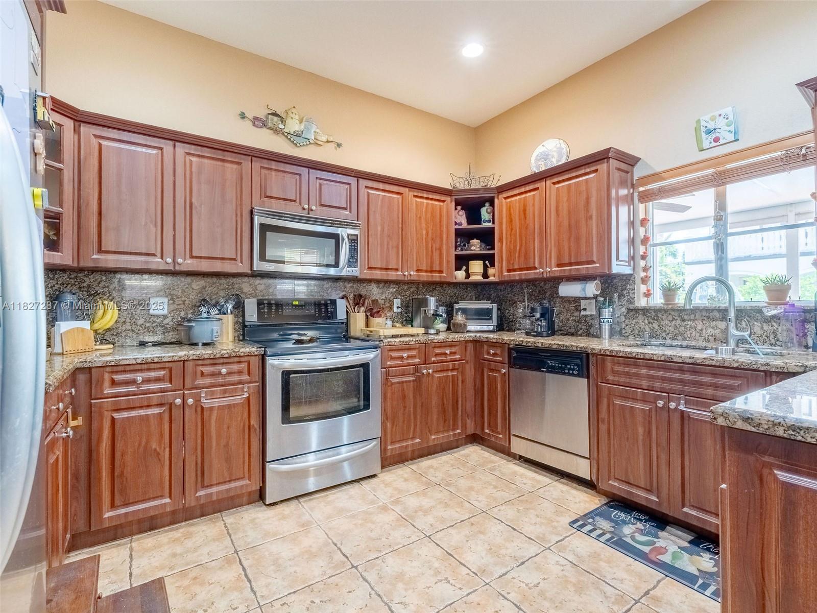 16523 NW 77th Path, Miami Lakes, Florida image 18
