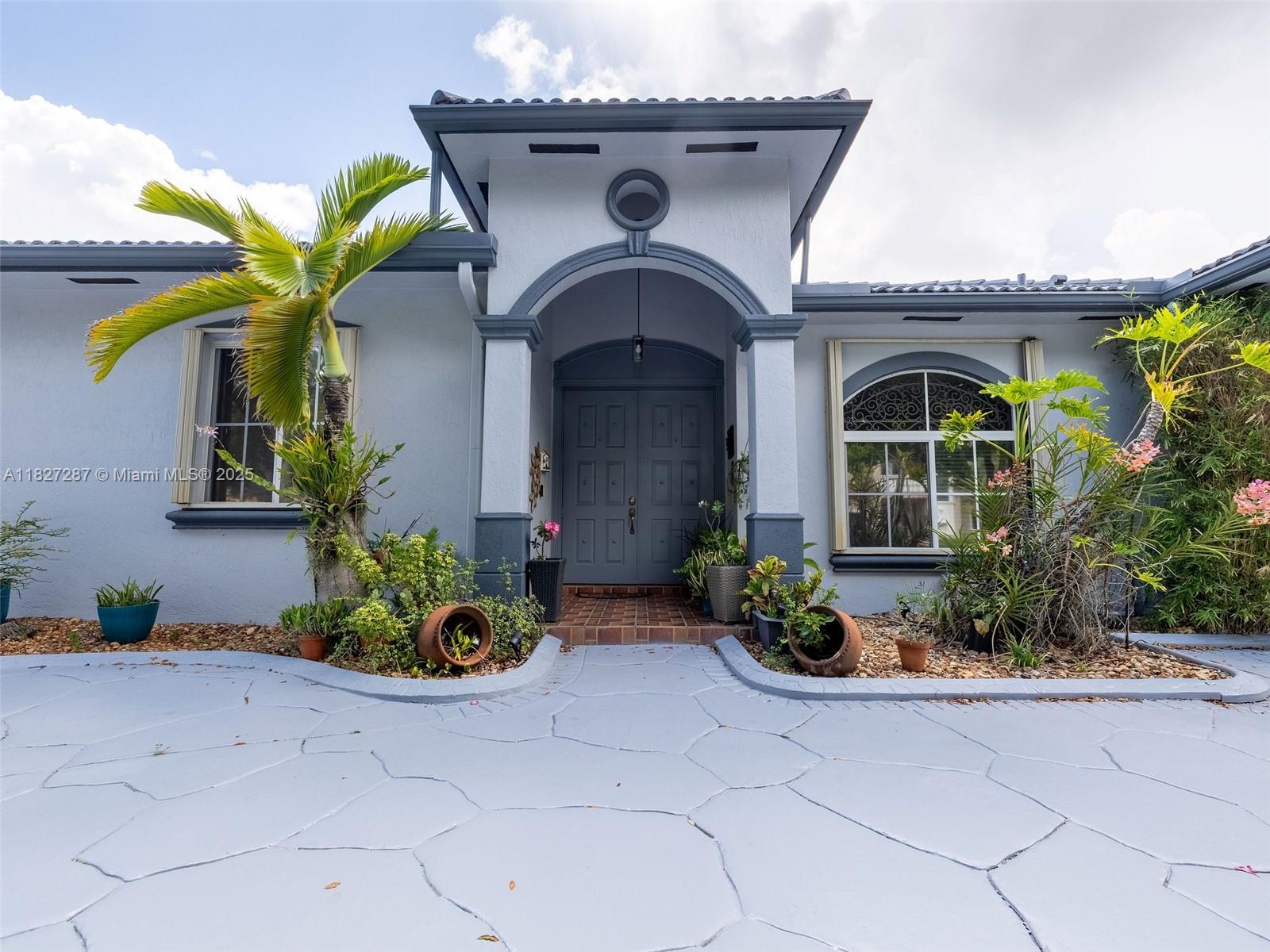 16523 NW 77th Path, Miami Lakes, Florida image 2