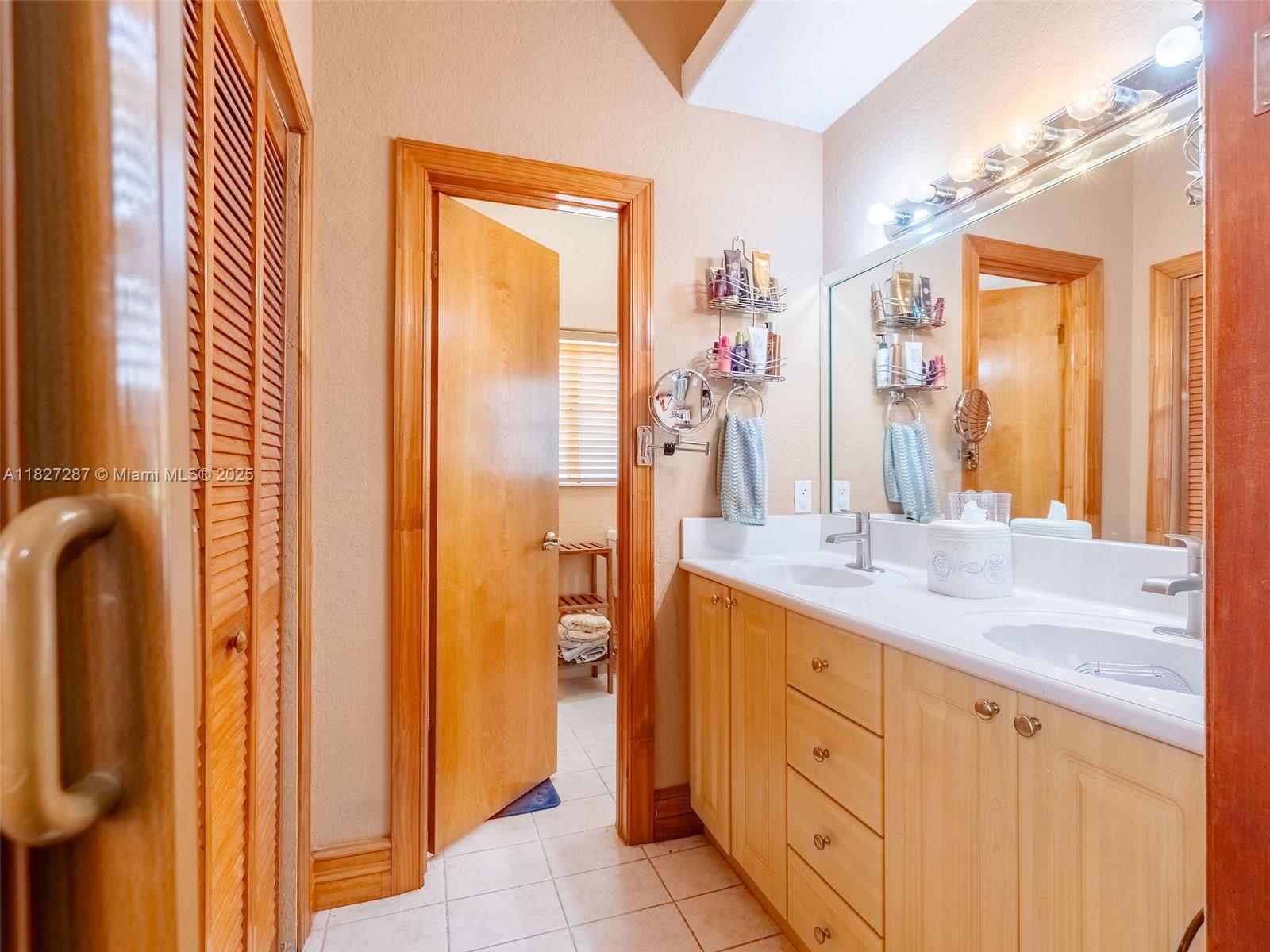 16523 NW 77th Path, Miami Lakes, Florida image 34