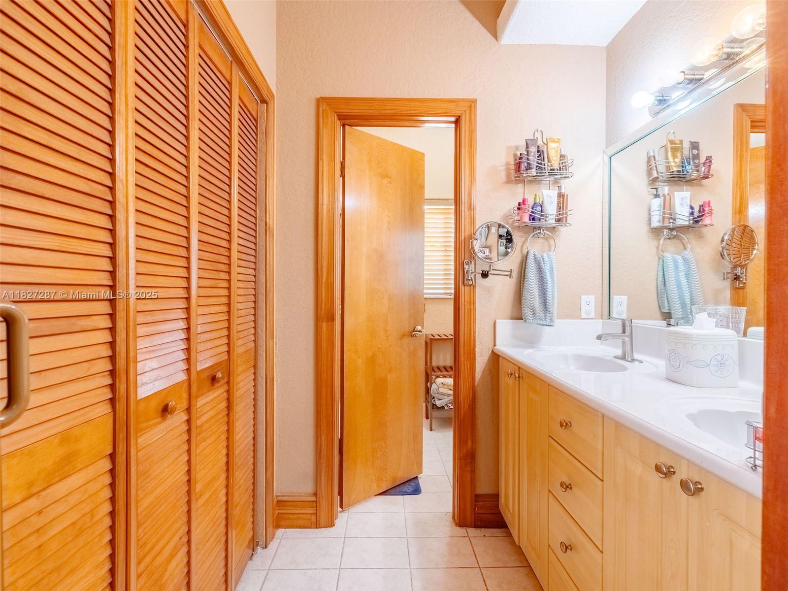 16523 NW 77th Path, Miami Lakes, Florida image 35