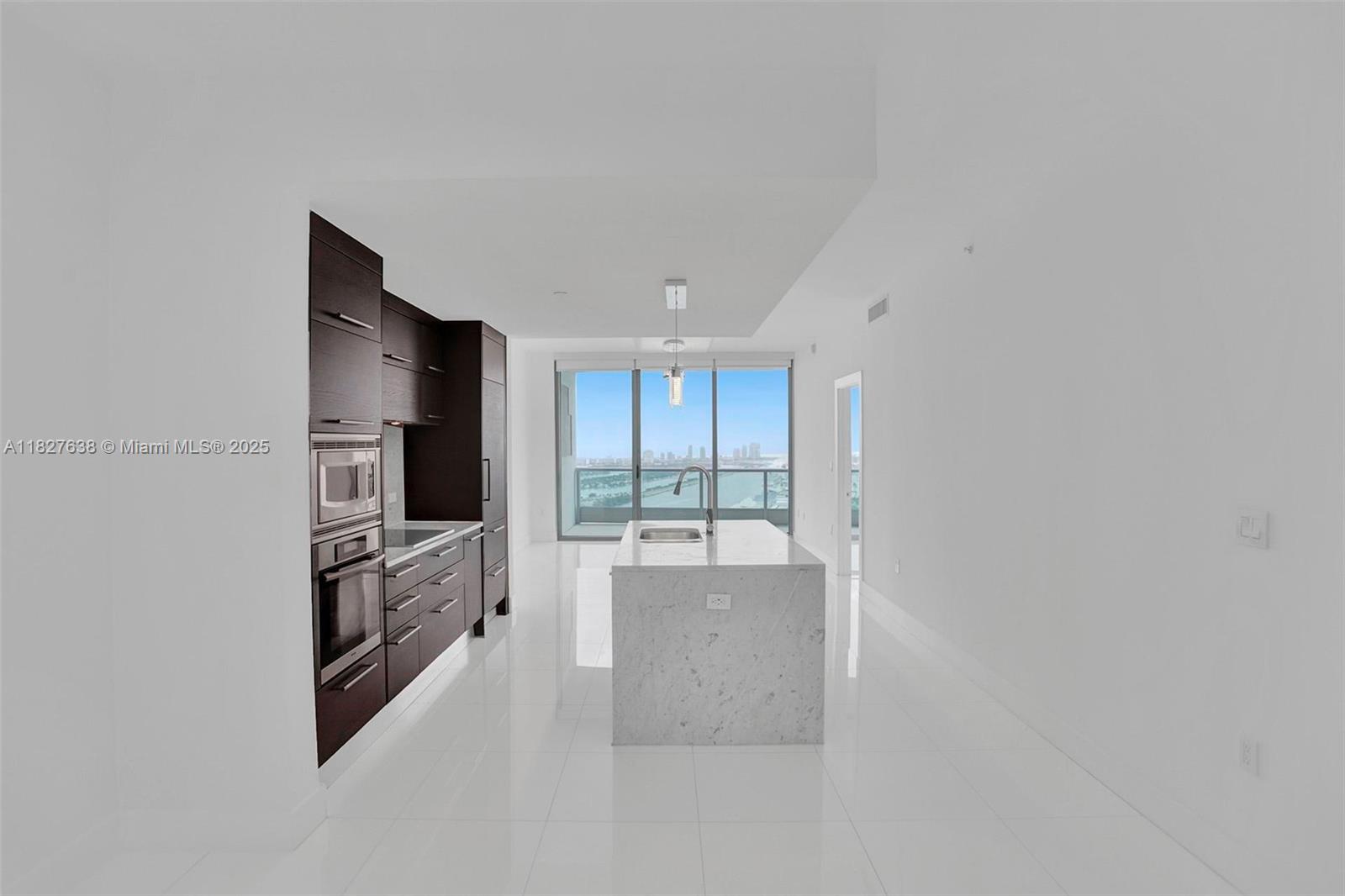 900 Biscayne Blvd #4803, Miami FL 33132