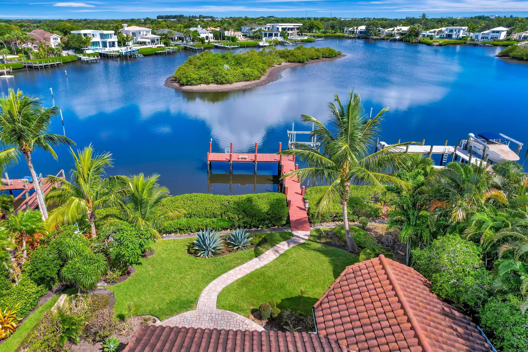 Nestled on the coveted, tree-lined Victory Drive, this exceptional homesite offers the perfect canvas to build your dream home--just minutes from the front entrance and the world-class amenities of Admirals Cove. This one-of-a-kind property features a private dock capable of accommodating a boat up to 50 feet, providing direct access to the water and an unparalleled coastal lifestyle. Enjoy all the first class amenities of Admirals Cove including two spectacular clubhouses, 45 holes of golf, 5 restaurants, 58 slip marina with floating docks, Yacht Club, 9 har tru tennis courts, 12 pickleball courts, state of the art fitness and wellness center with Technogym machines, 21,000 sq ft spa & salon, 30 room Waterside Private Boutique Hotel for members and their guests, new Golf Learning Center,