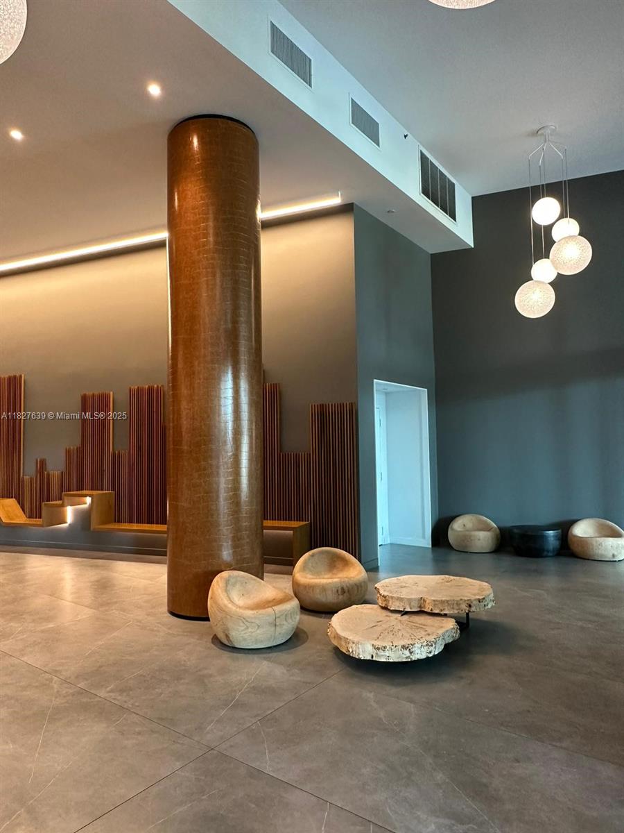 350 S Miami Ave #2915, Miami FL 33130