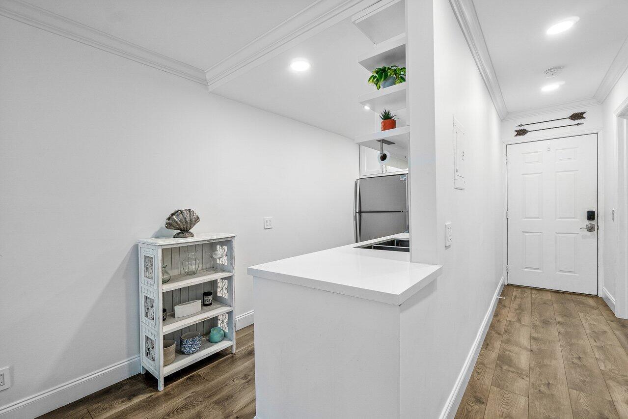 Image to showcase the property located at 421 N Cypress Drive 15