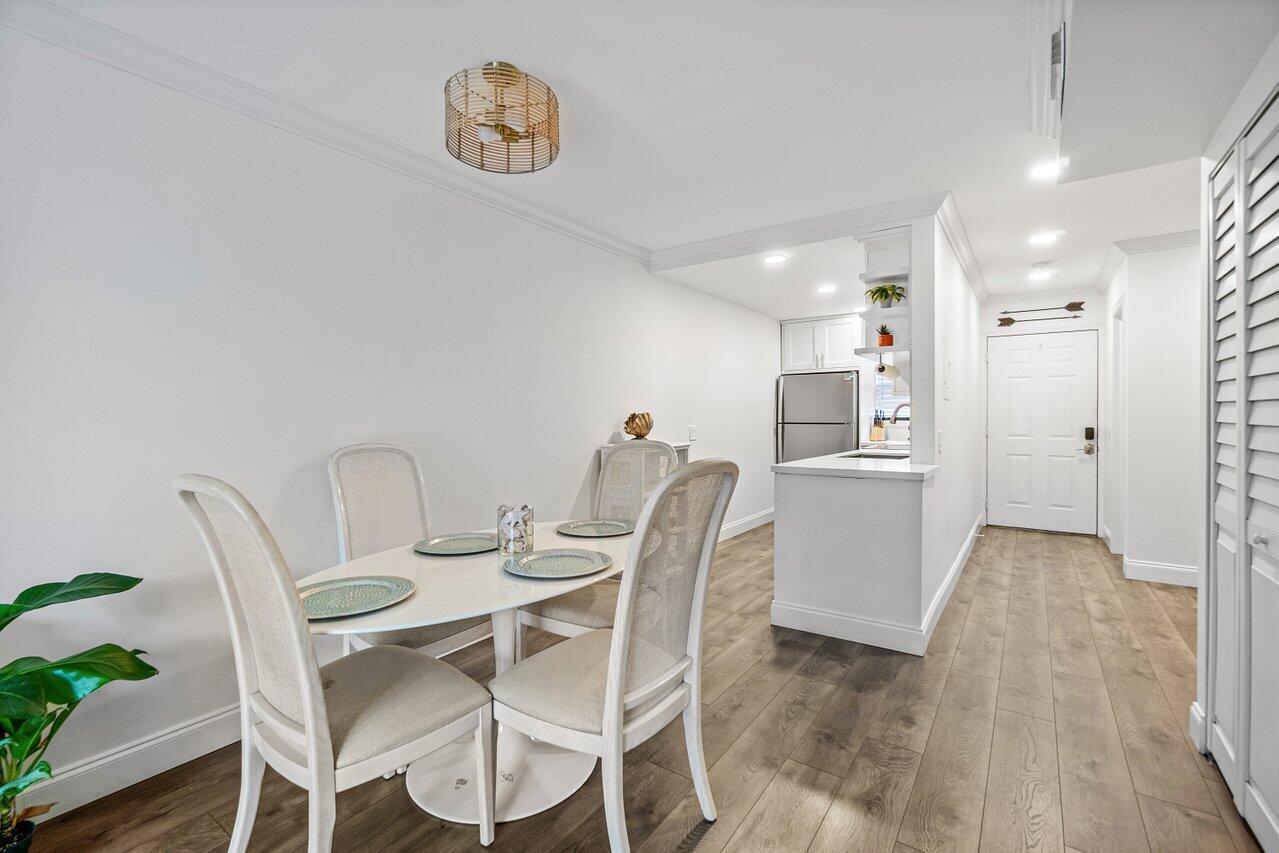 Image to showcase the property located at 421 N Cypress Drive 15