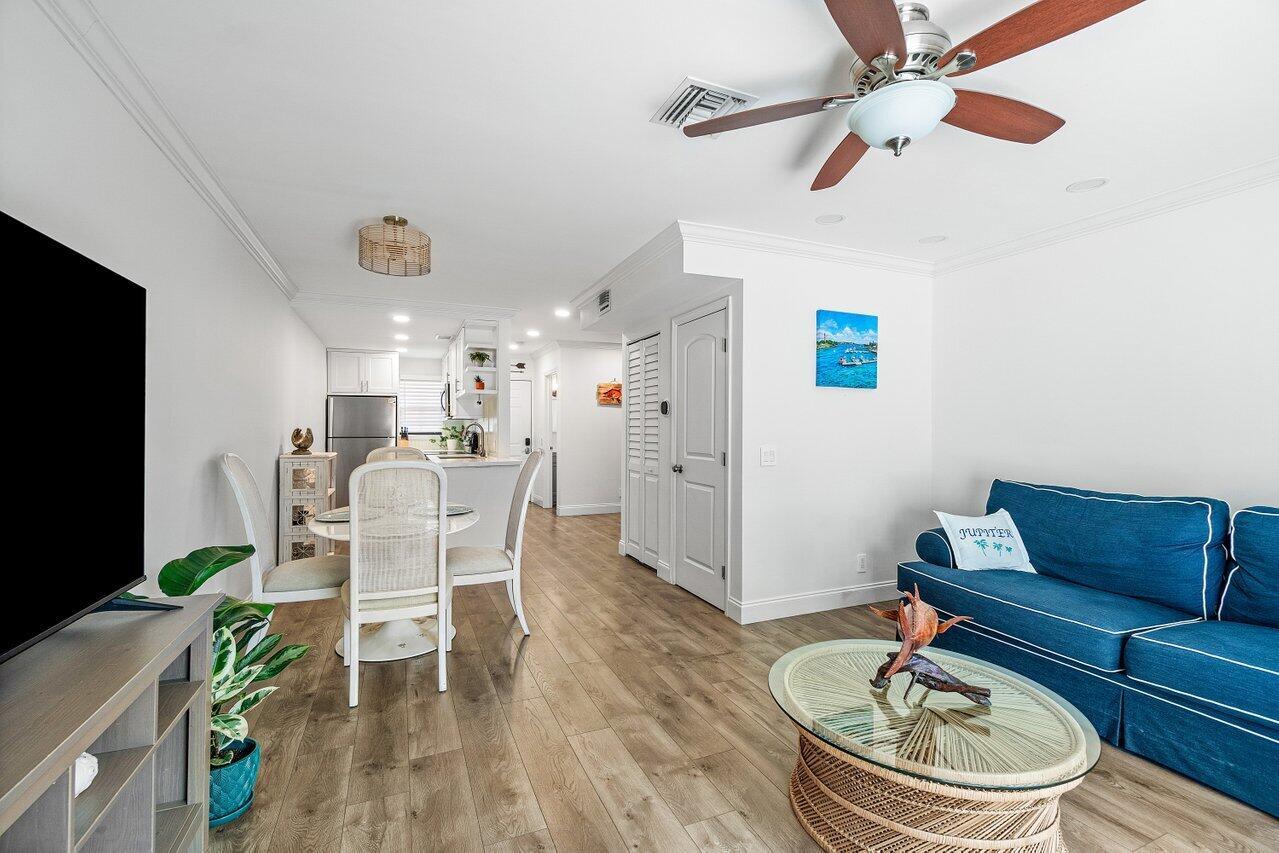 Image to showcase the property located at 421 N Cypress Drive 15