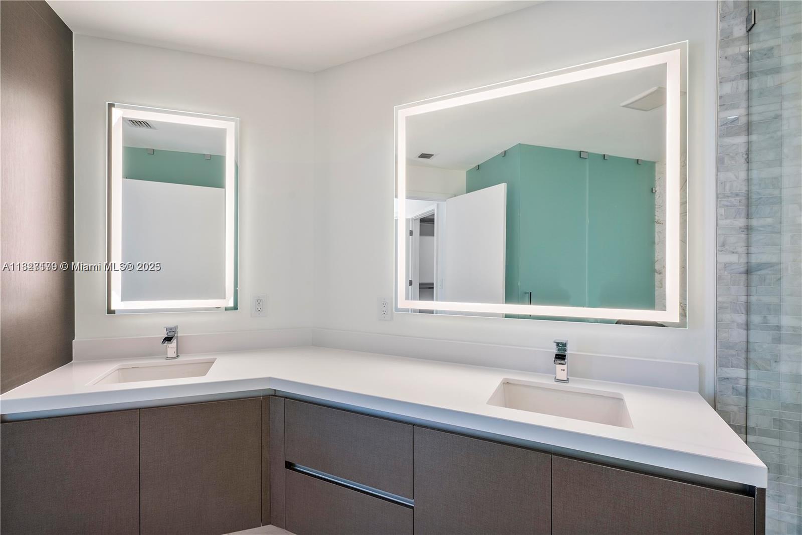 851 NE 1st Ave #2009, Miami FL 33132
