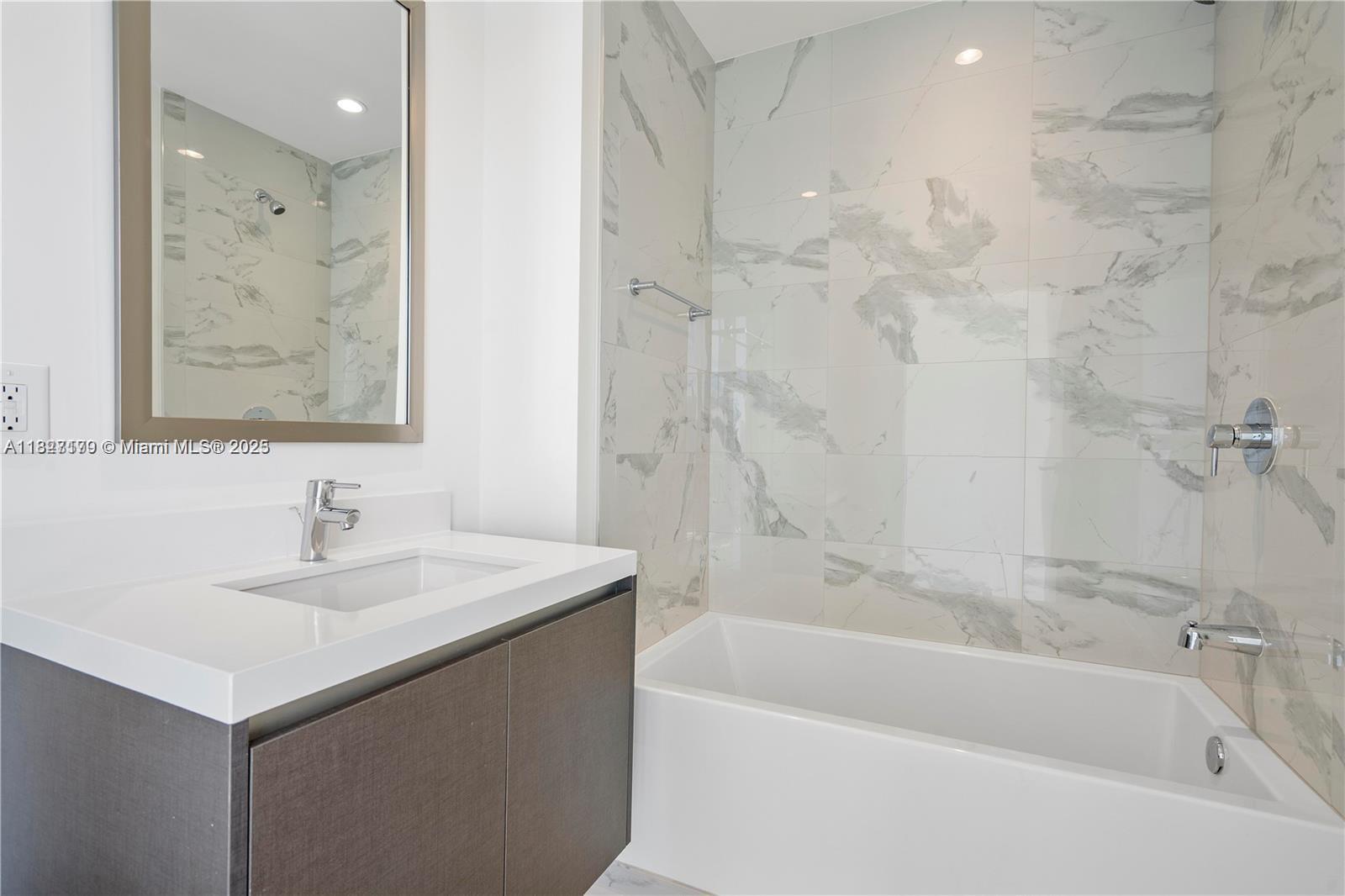 851 NE 1st Ave #2009, Miami FL 33132