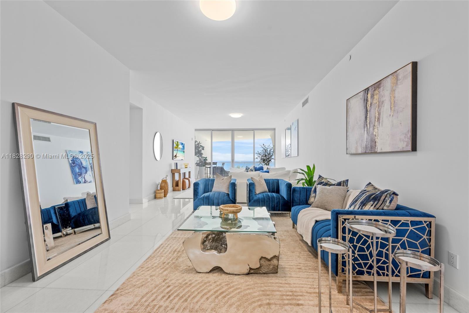Apartamento à Venda em Sunny Isles Beach, FL