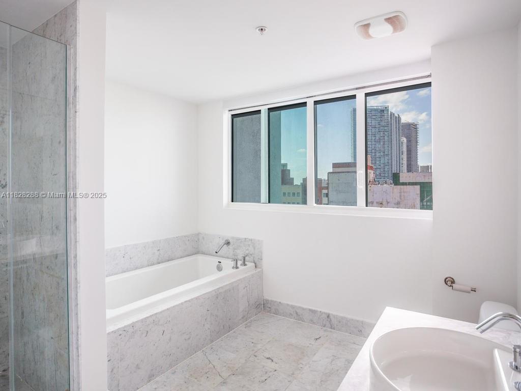244 Biscayne Blvd #1102, Miami FL 33132